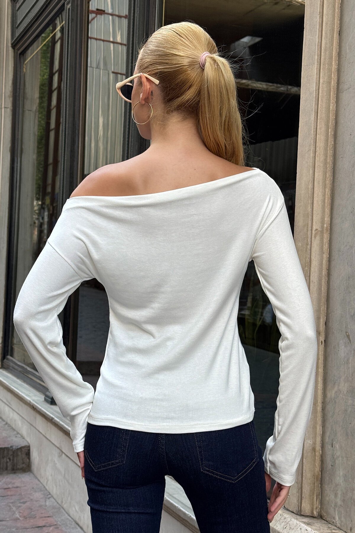 Beyaz Kayık Yaka Basic Bluz