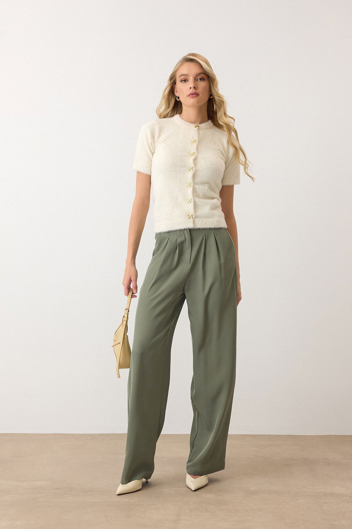 Krem Kısa Kollu Düğmeli Triko Hırka