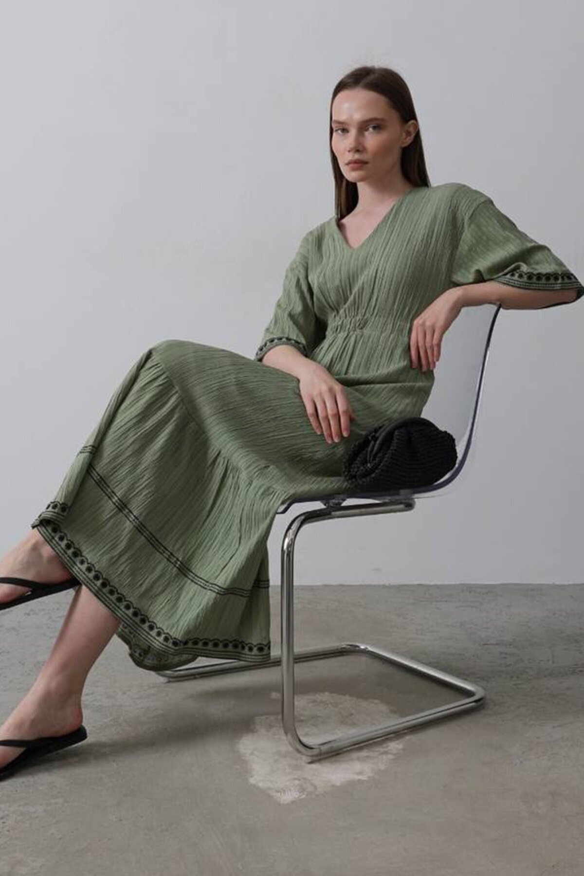 Haki Kol Etek Nakışlı Astarlı Uzun Elbise