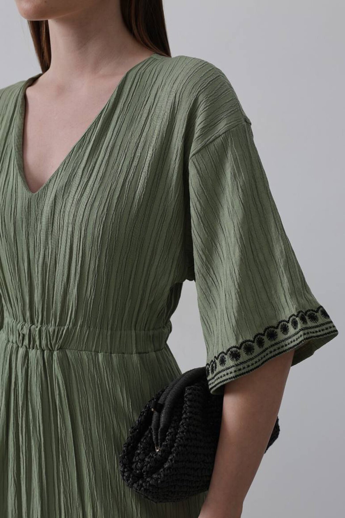 Haki Kol Etek Nakışlı Astarlı Uzun Elbise