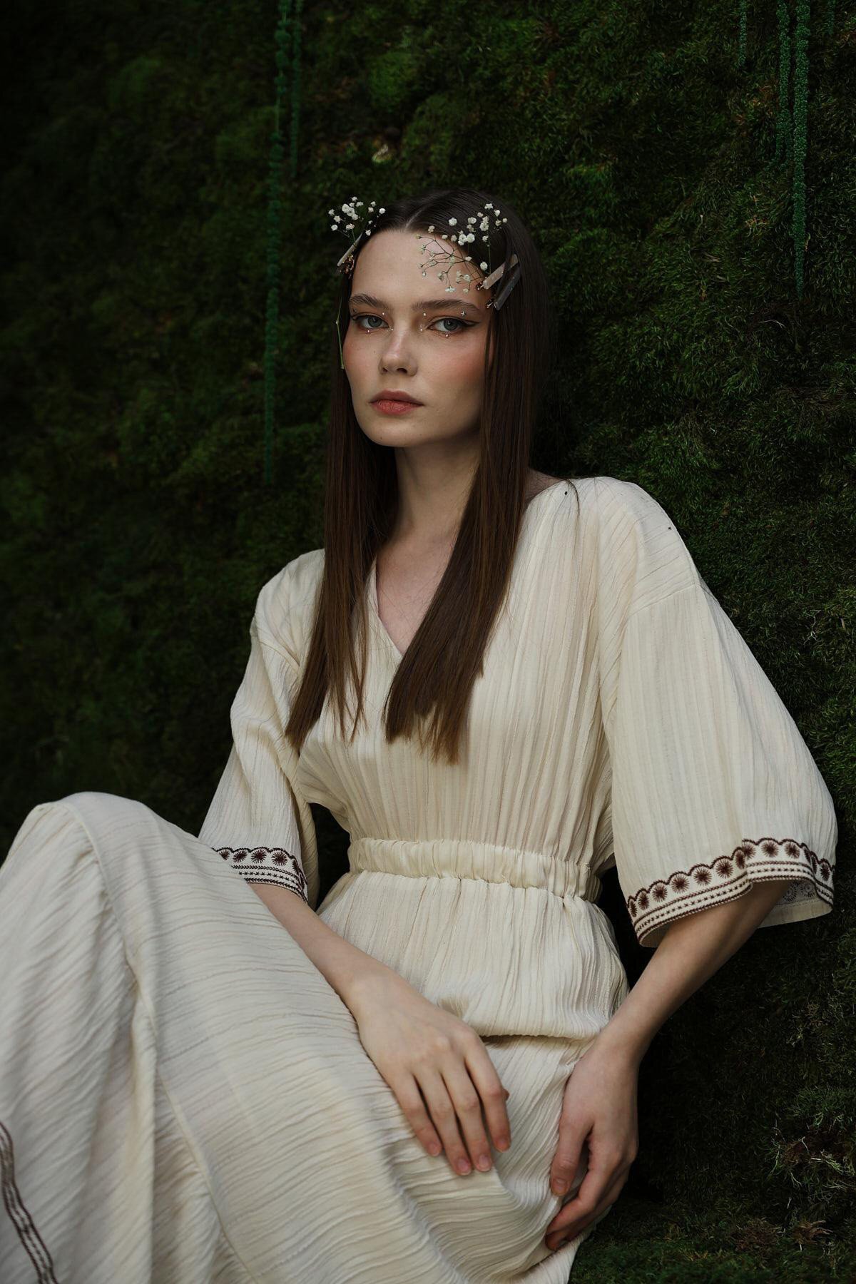 Taş V Yaka Kol Ve Etek Nakışlı Maxi Boy Elbise