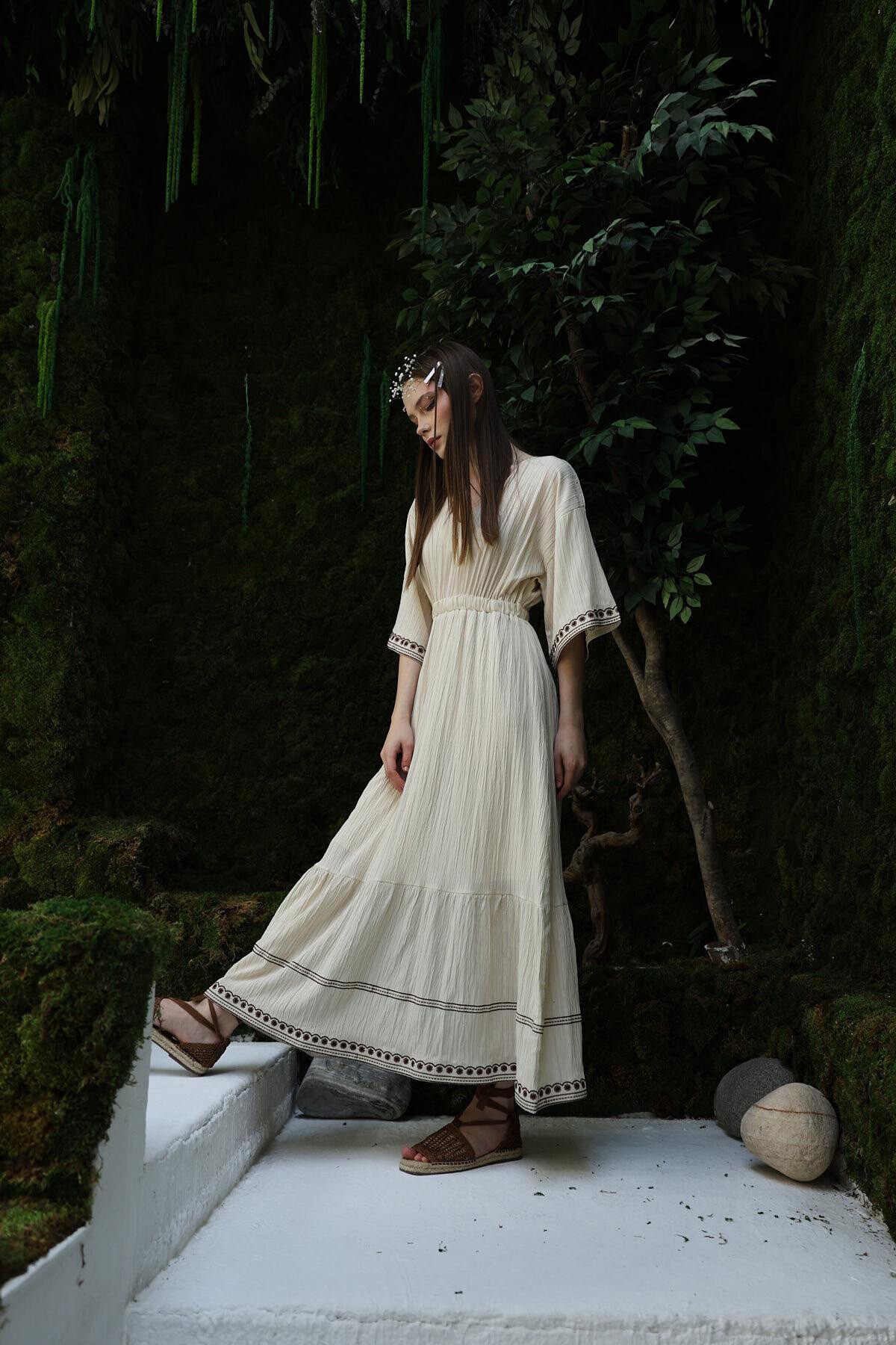 Taş V Yaka Kol Ve Etek Nakışlı Maxi Boy Elbise