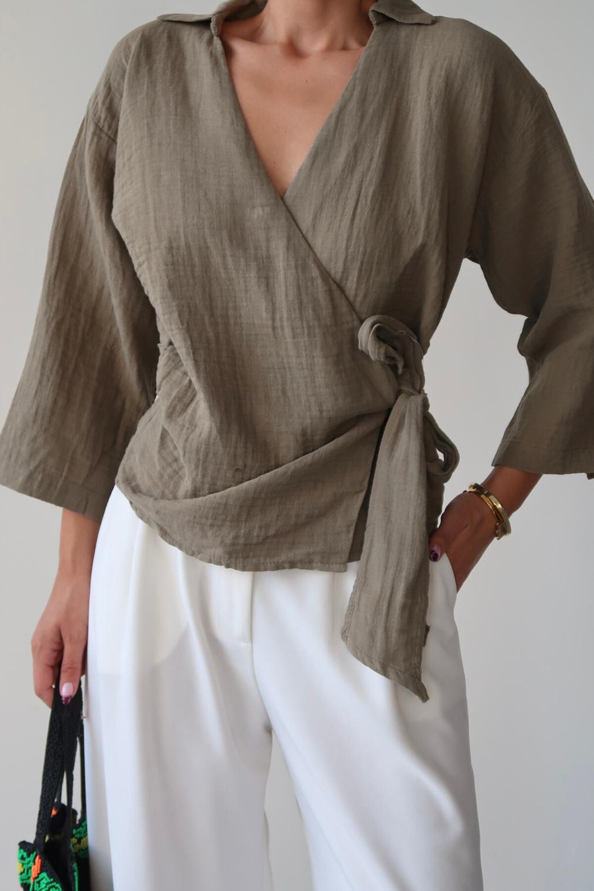 Haki Kruvaze Yaka Bağlamalı Müslin Bluz
