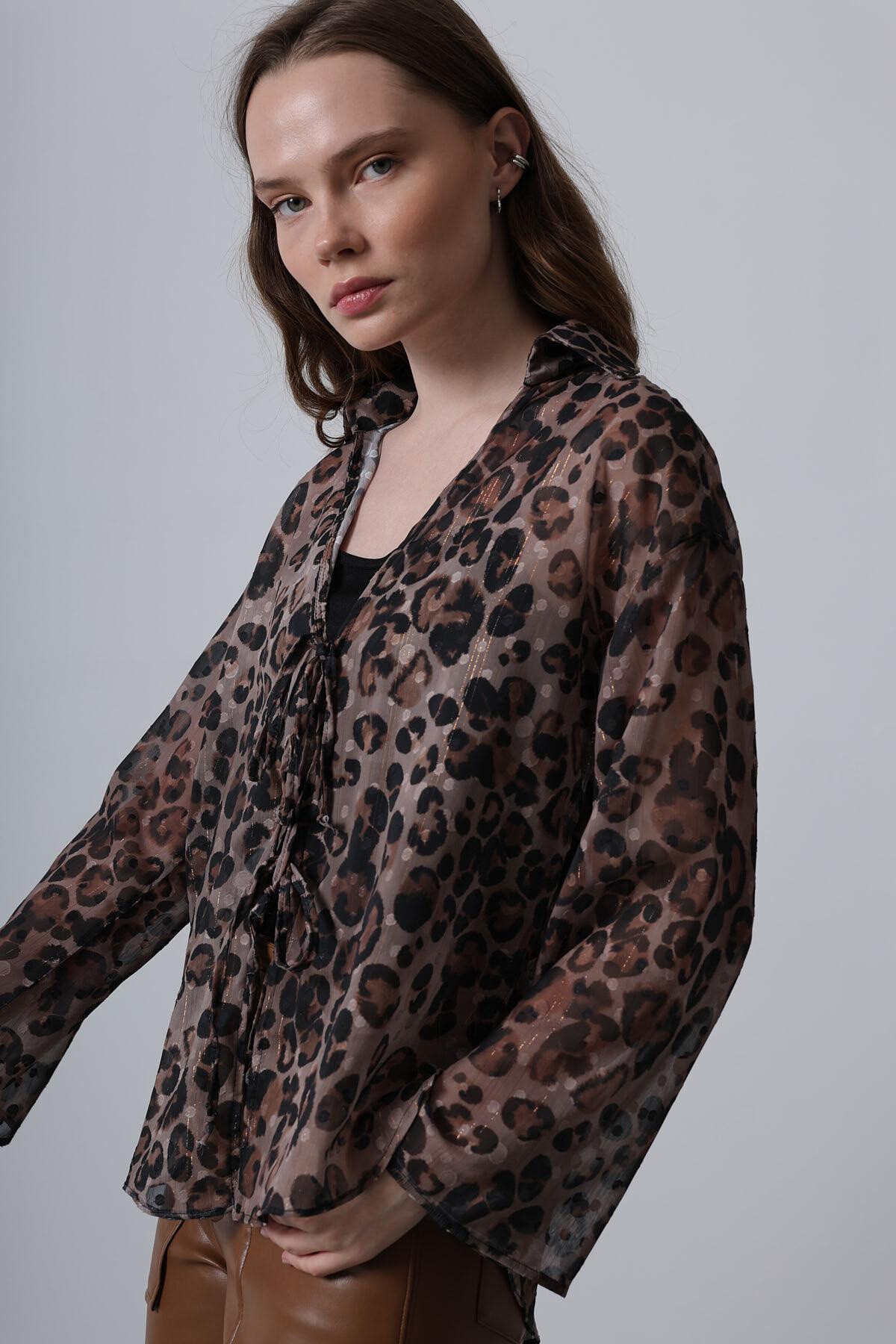 Siyah-Kahve Leopar Desenli Bağlama Detaylı Şifon Bluz