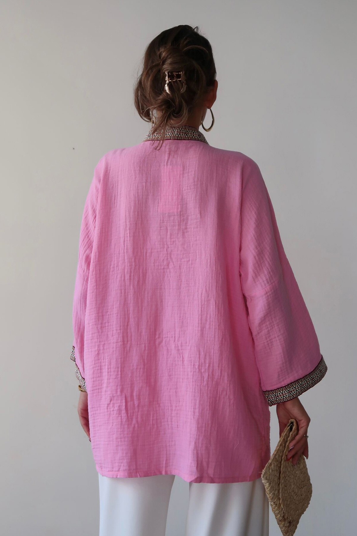 Pembe Nakış Detaylı Keten Kimono