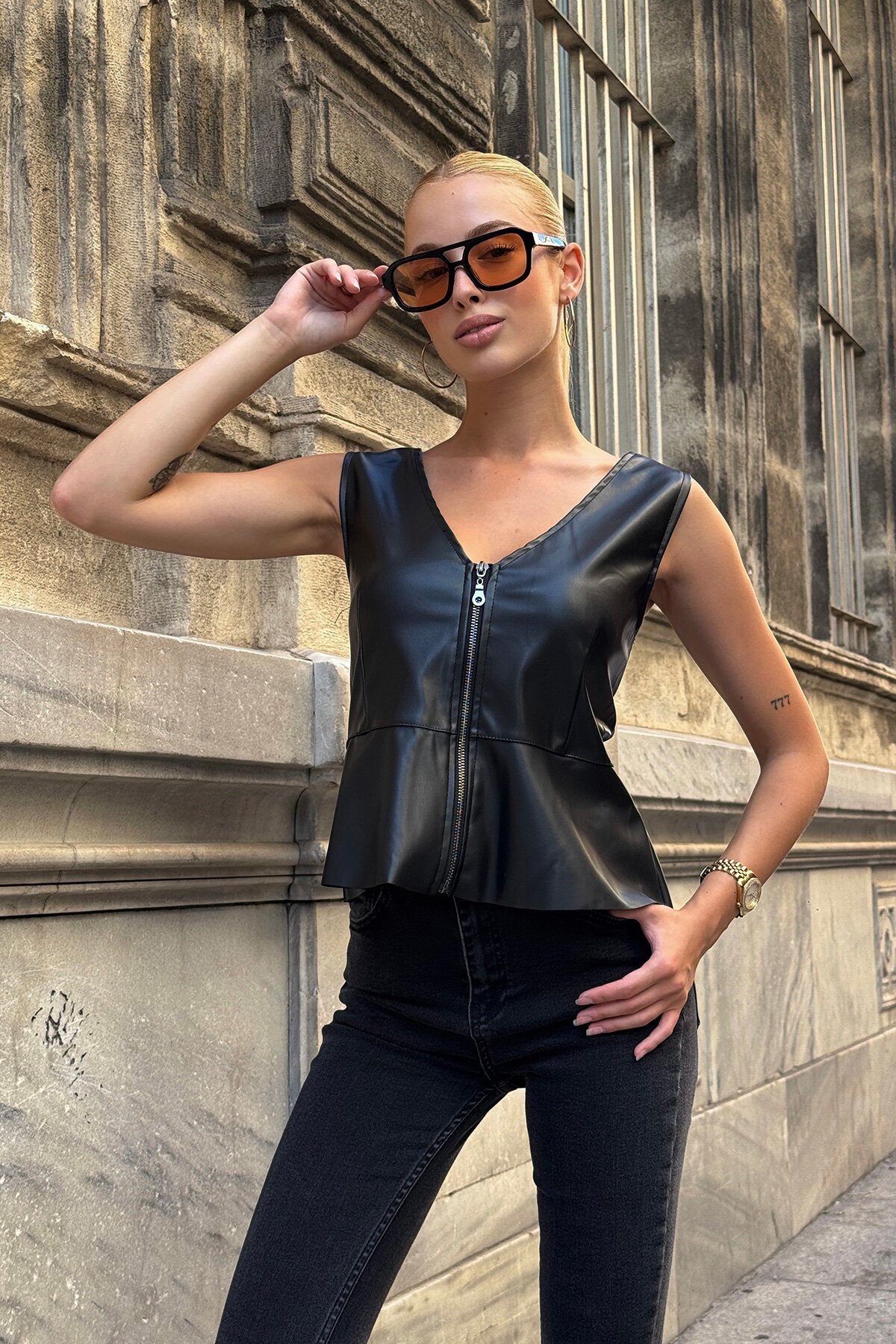 Siyah Ön Arka V Yaka Fermuar Detaylı Deri Bluz