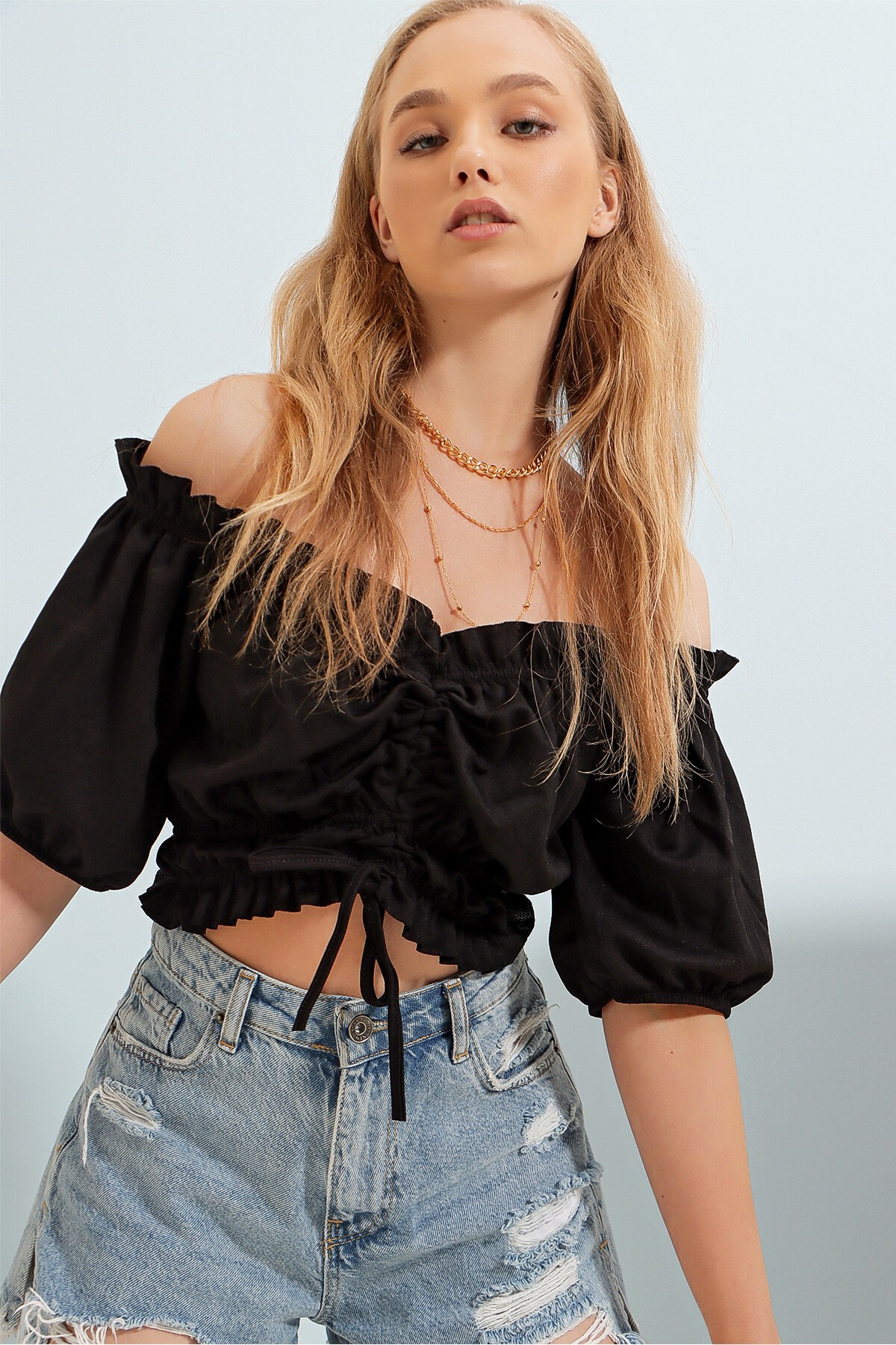Siyah Önü Büzgü Bağlamalı Balon Kol Crop Bluz