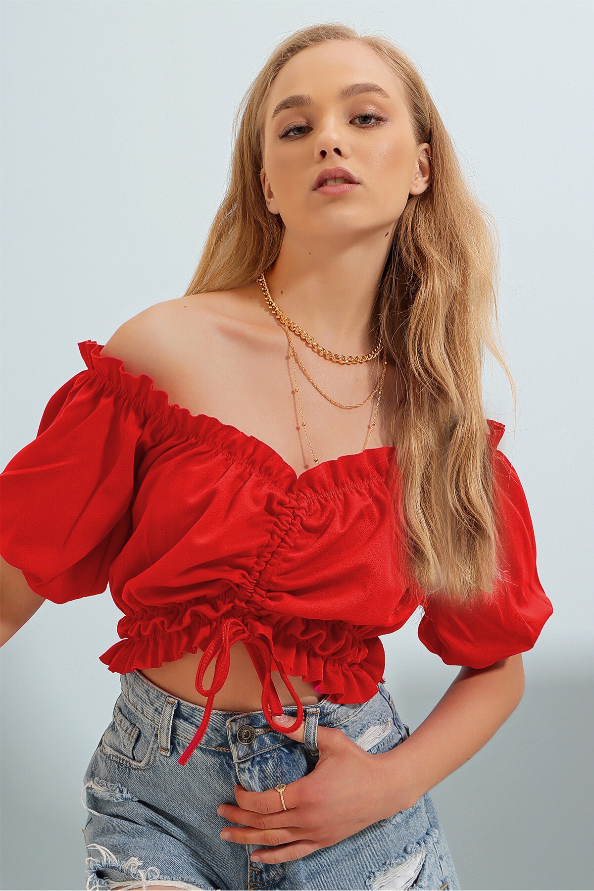 Kırmızı Önü Büzgü Bağlamalı Balon Kol Crop Bluz