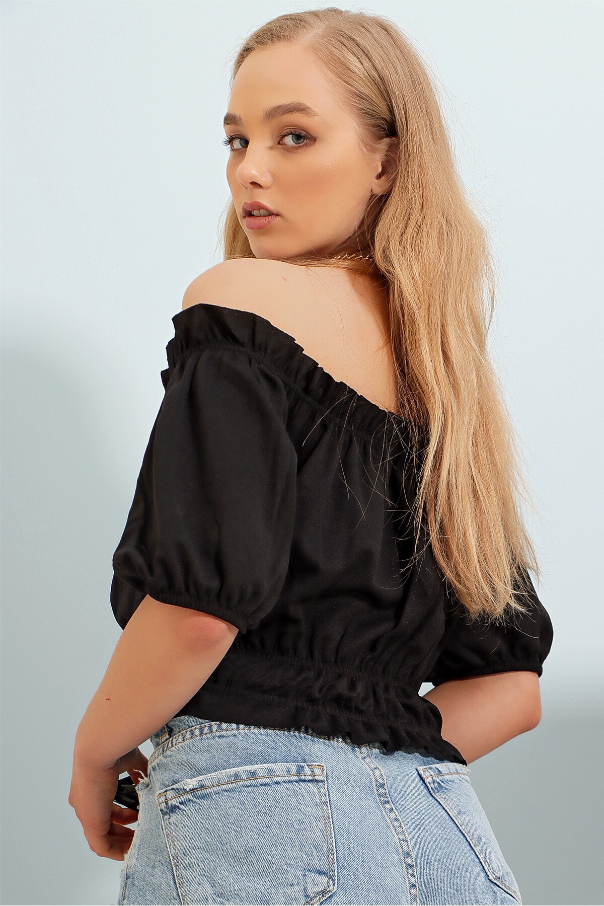 Siyah Önü Büzgü Bağlamalı Balon Kol Crop Bluz