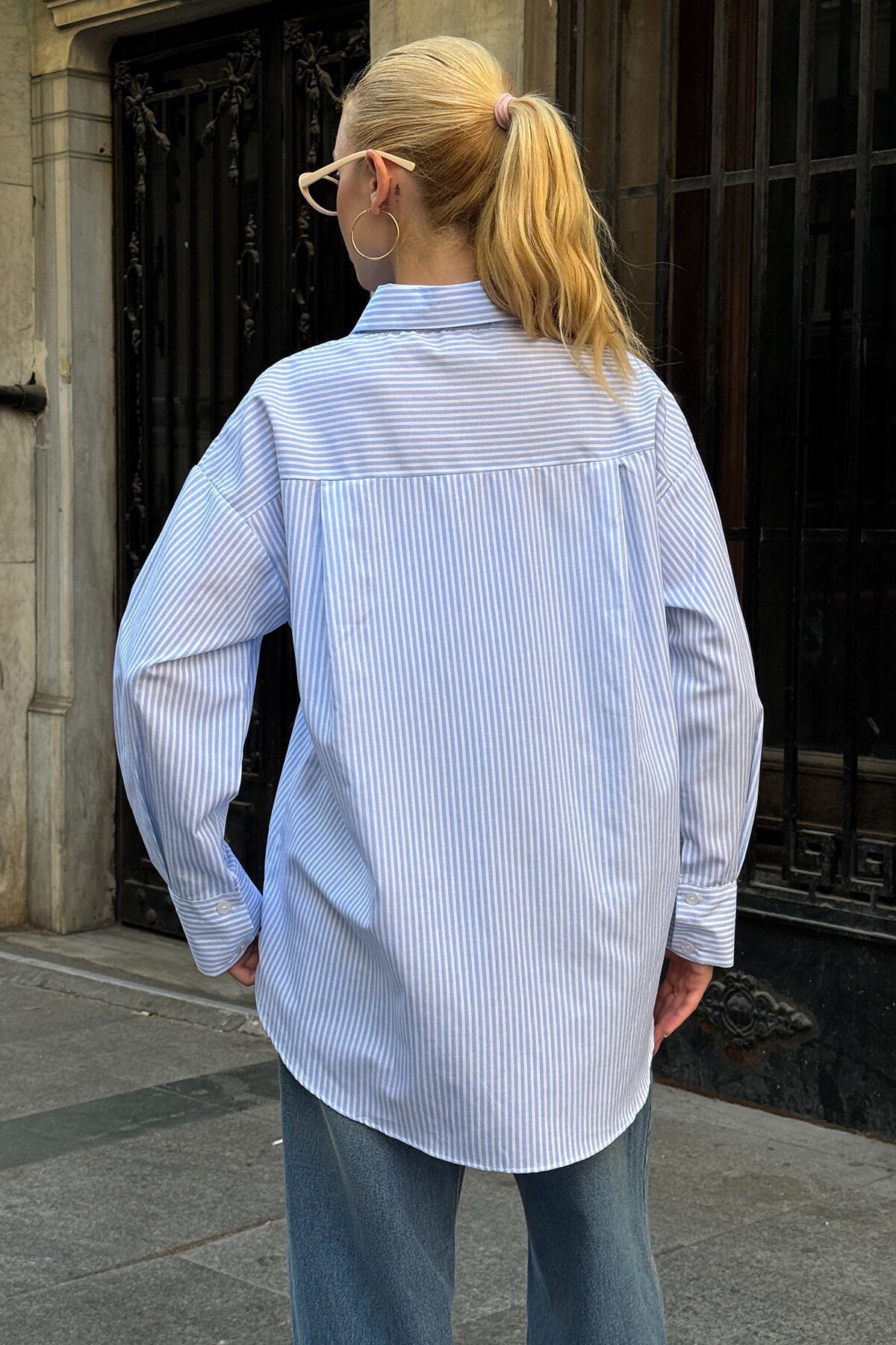 Mavi Oval Kesim Çizgili Oversize Gömlek