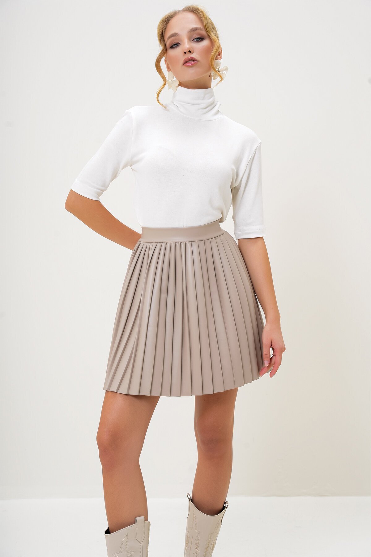 Bej Pileli Suni Deri Mini Etek