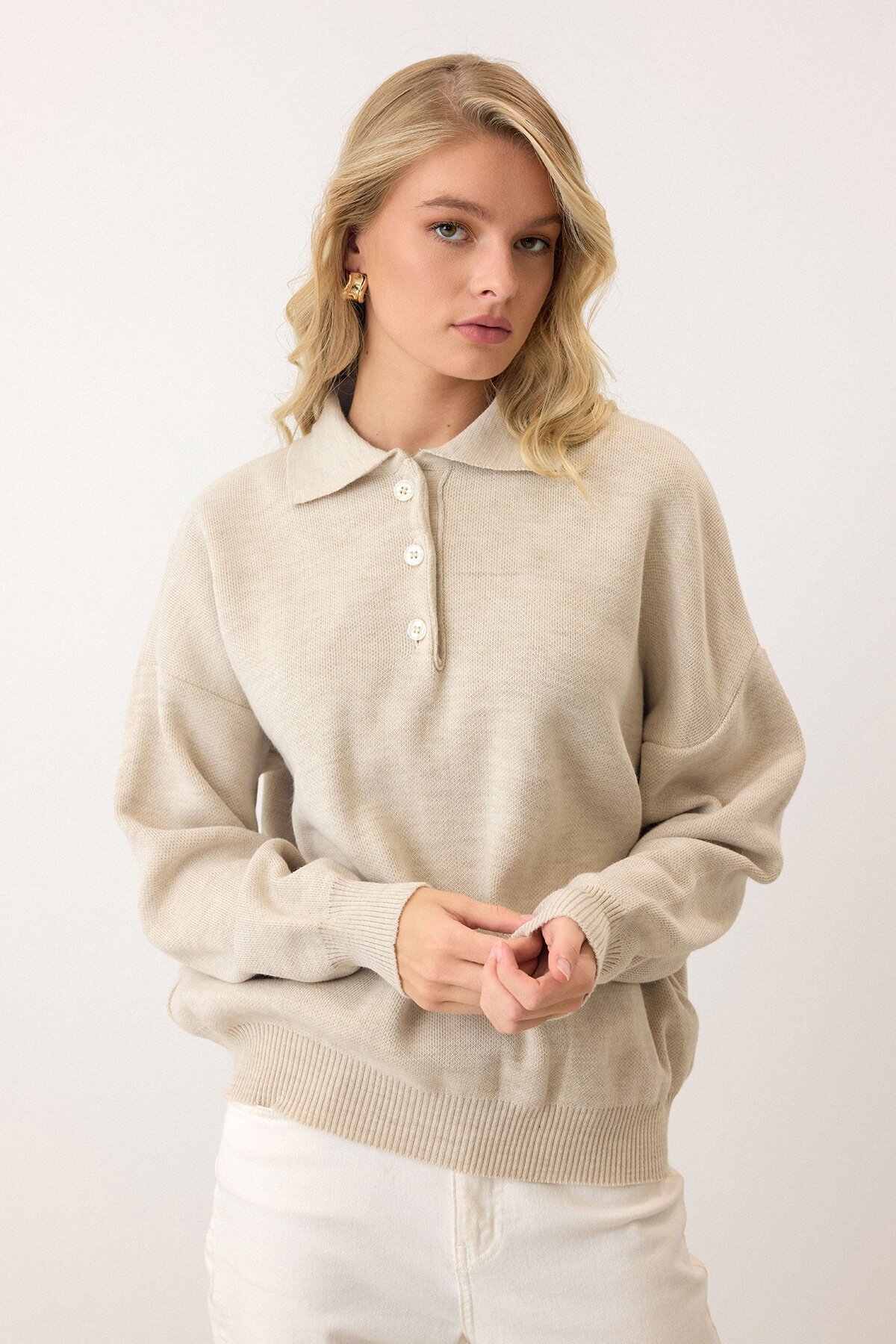 Bej Polo Yaka Düğmeli Triko Kazak