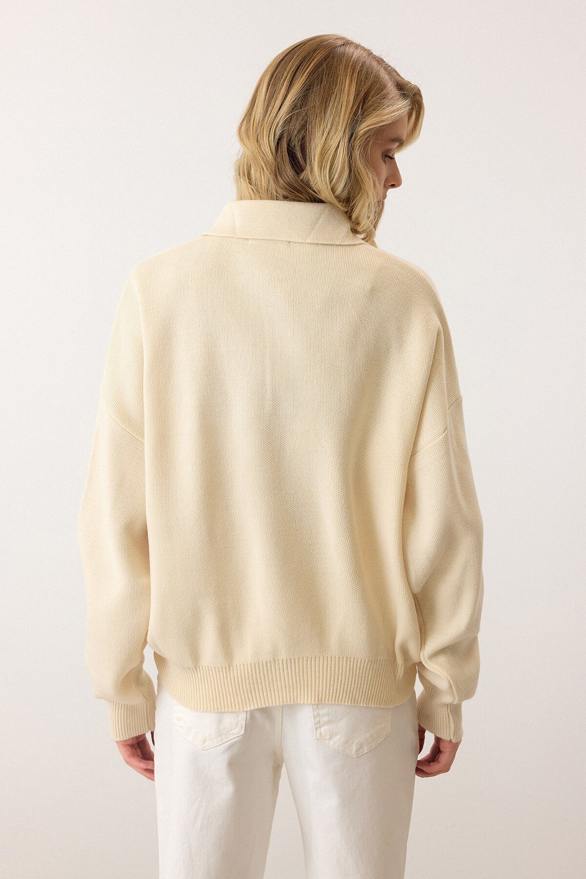 Ekru Polo Yaka Düğmeli Triko Kazak