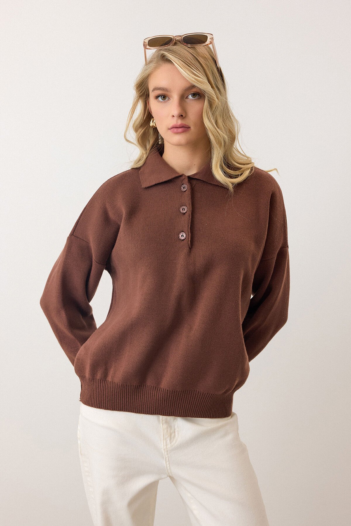 Kahverengi Polo Yaka Düğmeli Triko Kazak