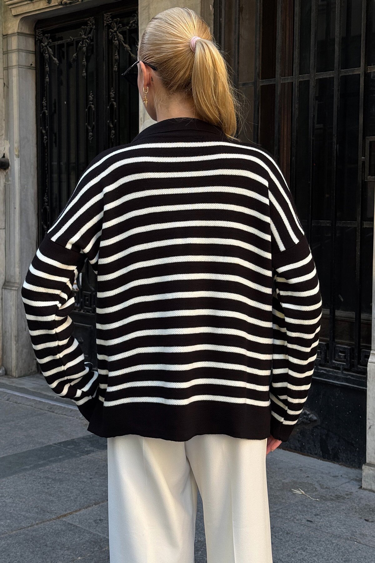 Siyah-Çizgili Polo Yaka Yarım Pat Oversize Triko Kazak