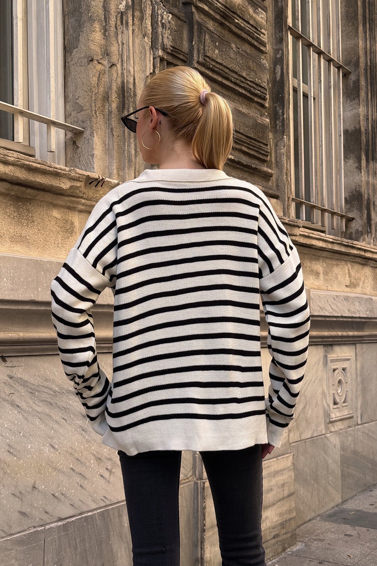 Ekru-Siyah Polo Yaka Yarım Pat Oversize Triko Kazak