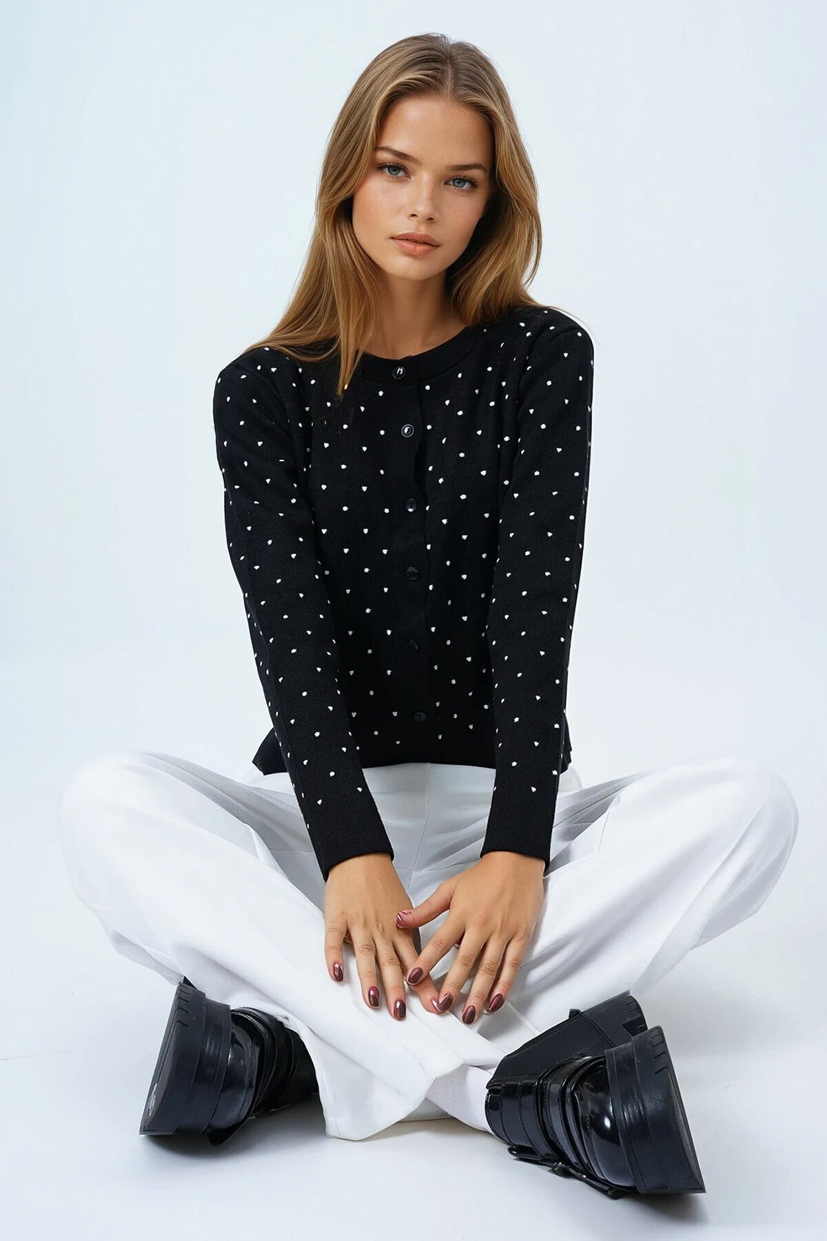 Siyah Puantiyeli Düğme Detaylı Bisiklet Yaka Bluz