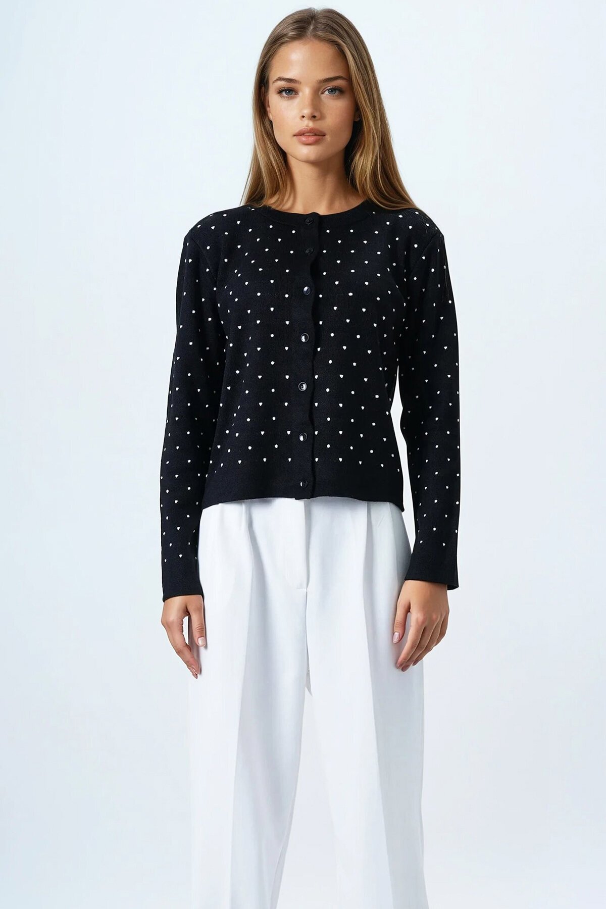 Siyah Puantiyeli Düğme Detaylı Bisiklet Yaka Bluz