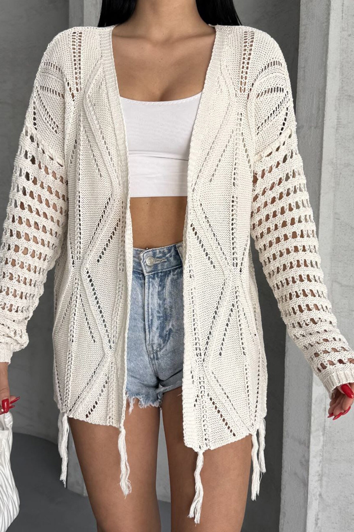 Ekru Püsküllü Ajurlu Hırka