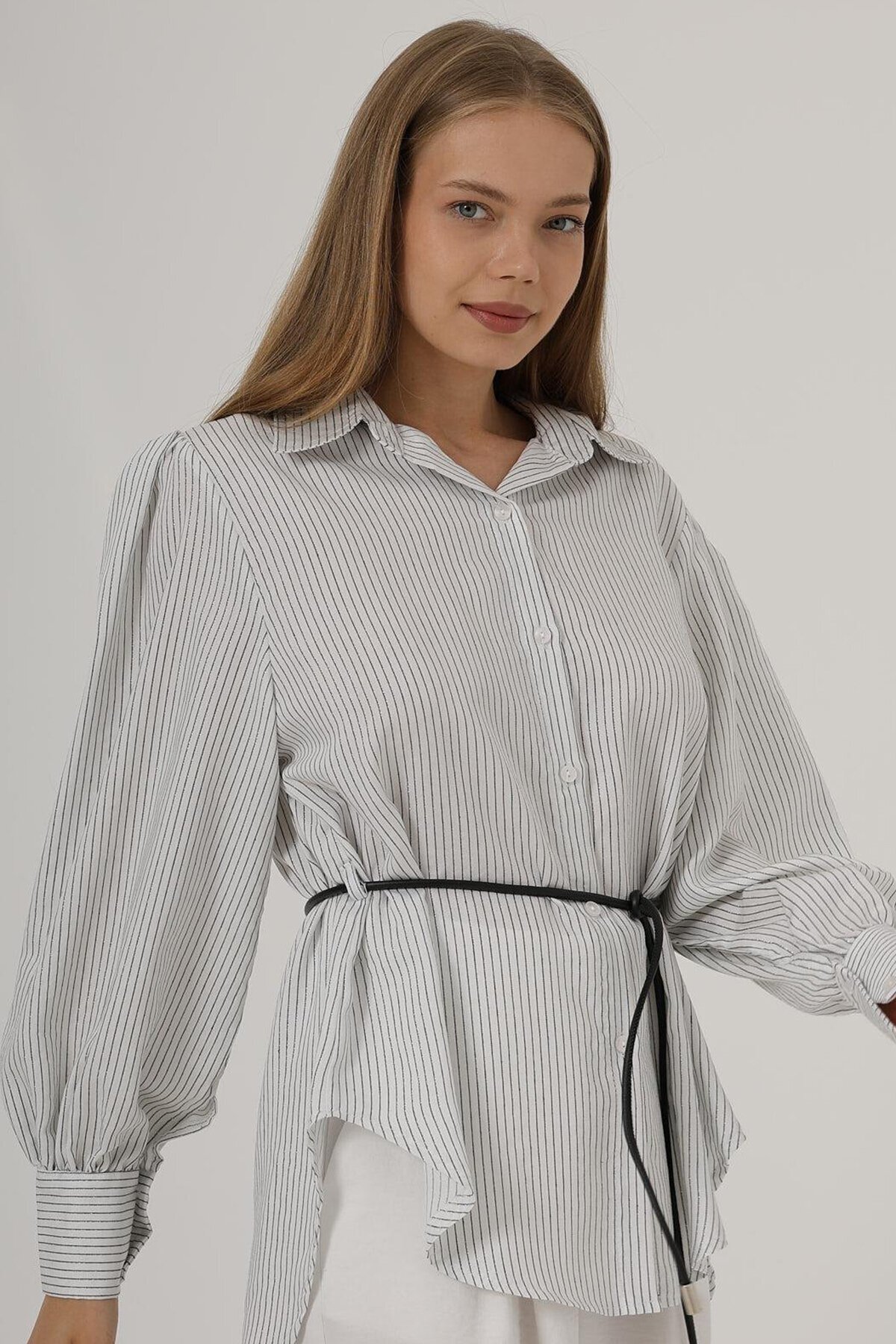 Beyaz Simli Çizgili İp Bağlamalı Oversize Gömlek