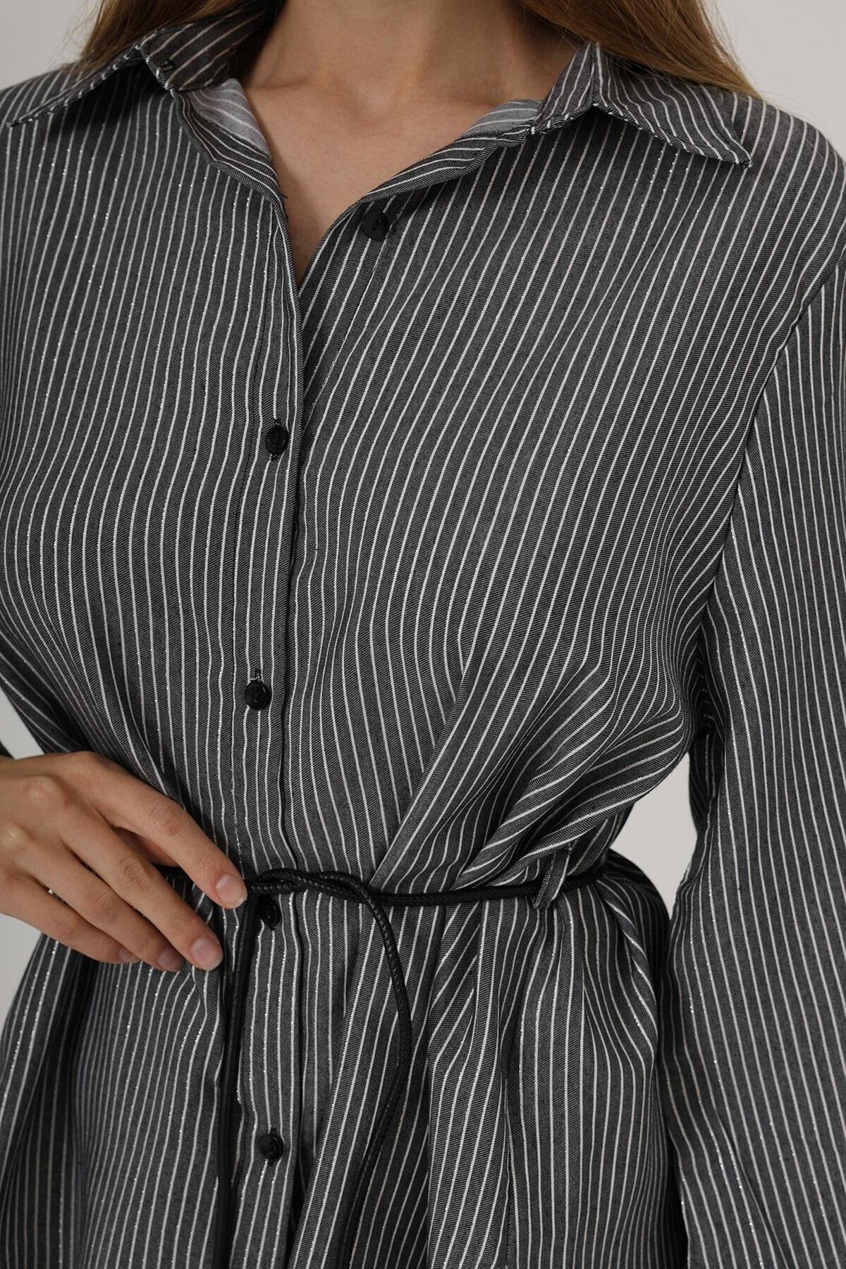 Siyah Simli Çizgili İp Bağlamalı Oversize Gömlek