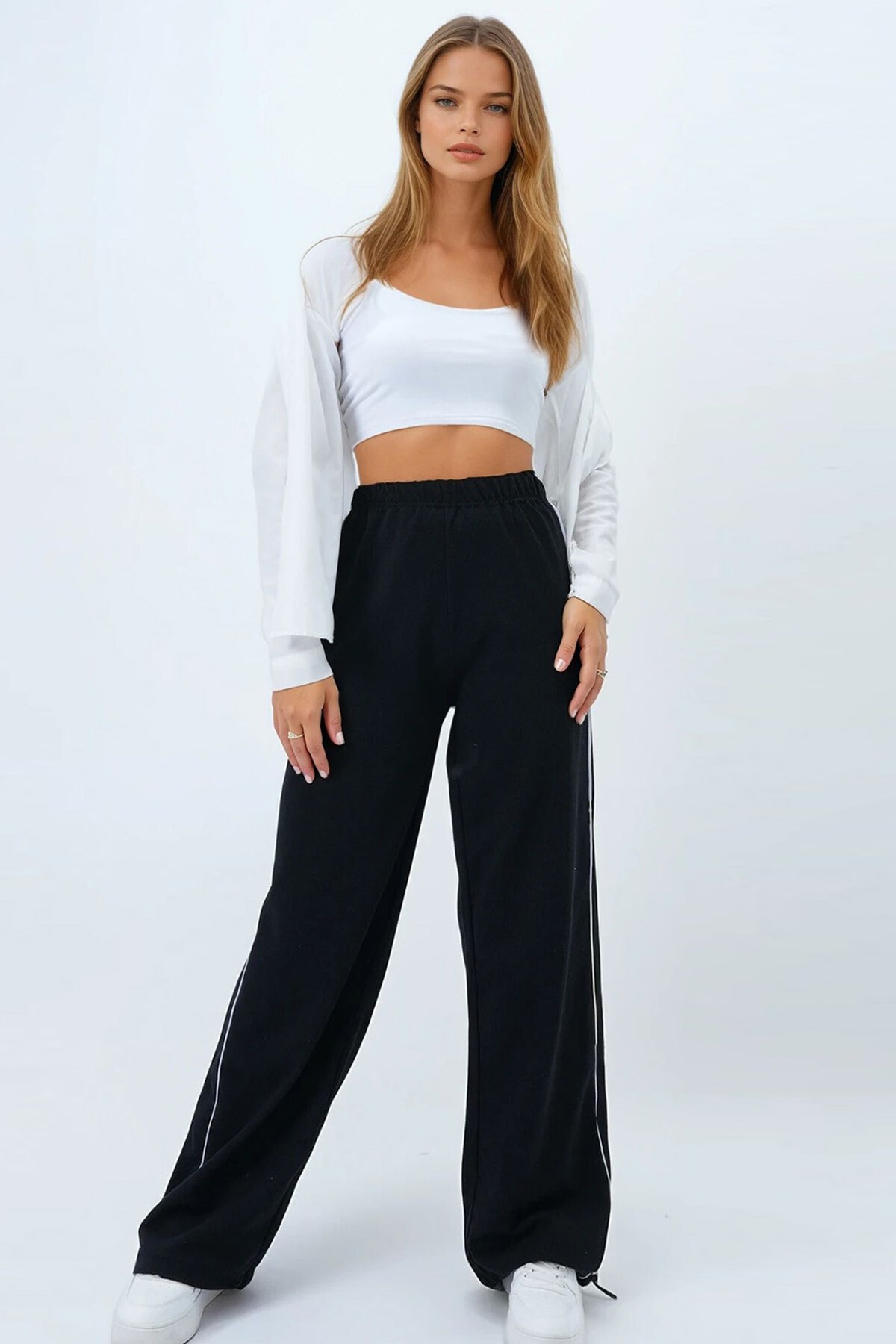 Siyah Çift Cepli Yanları Biyeli Bol Paça Eşofman Altı