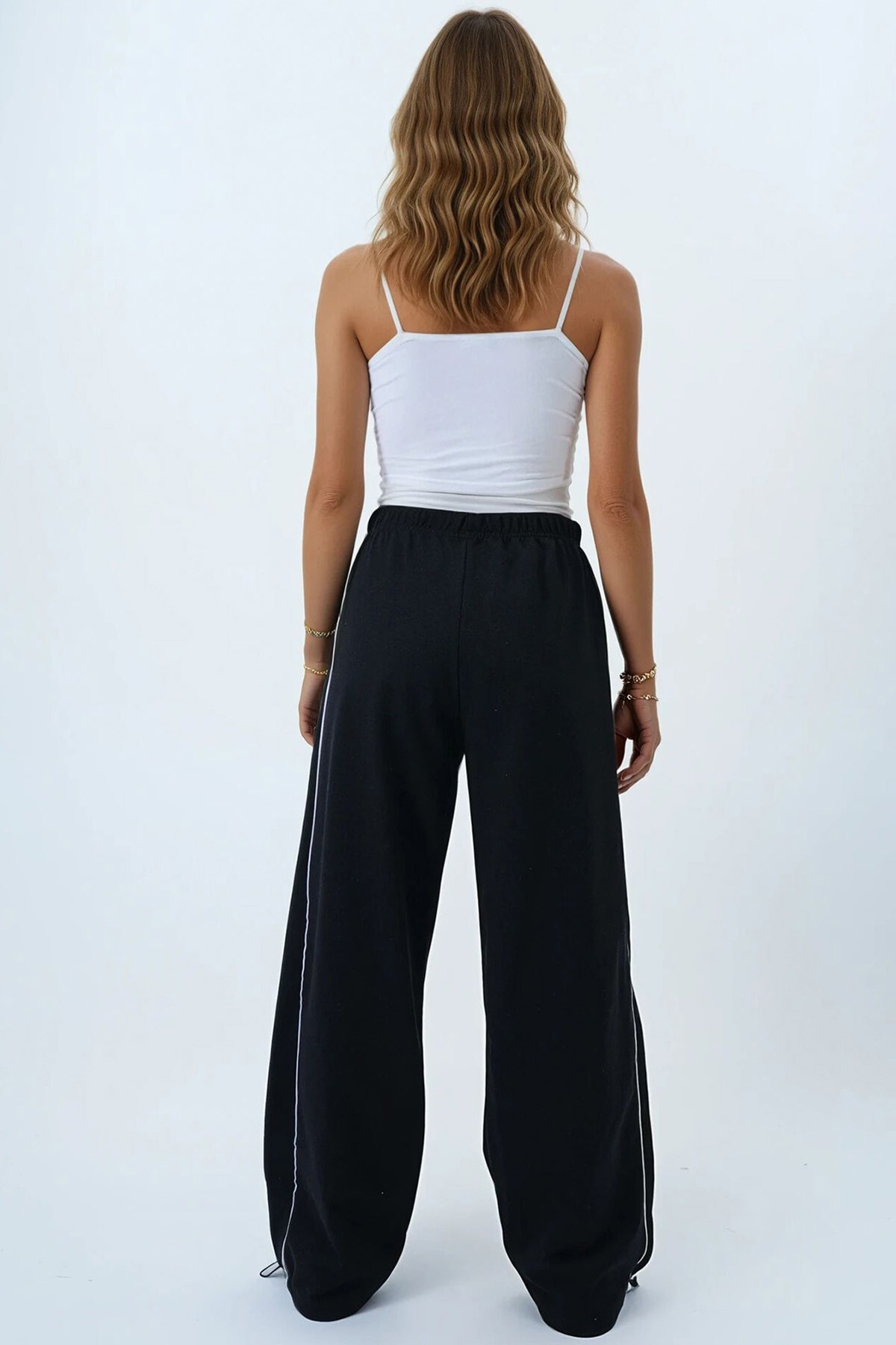 Siyah Çift Cepli Yanları Biyeli Bol Paça Eşofman Altı