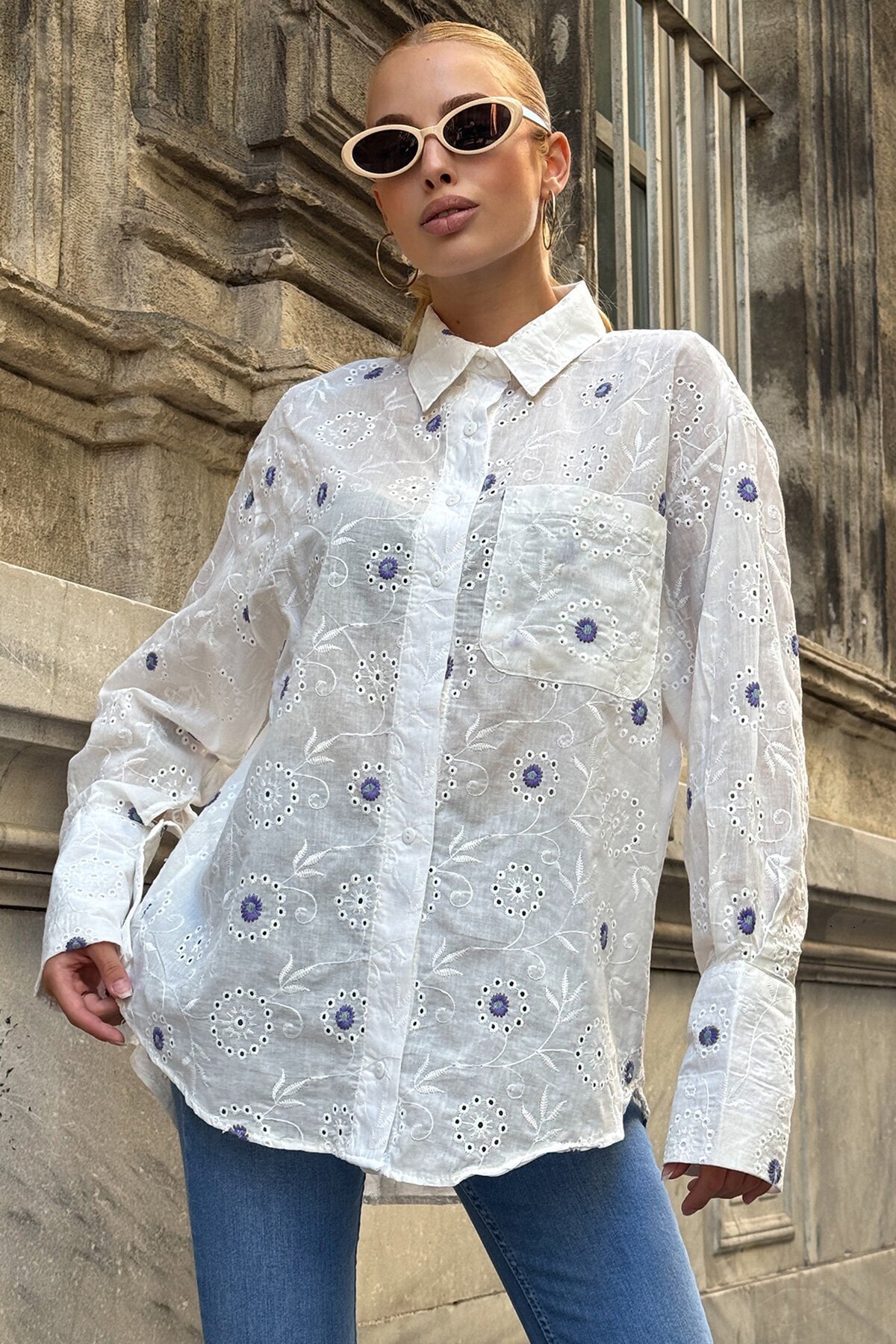 Mor Tek Cepli Önü Kısa Arkası Uzun Nakış İşlemeli Ajurlu Gömlek