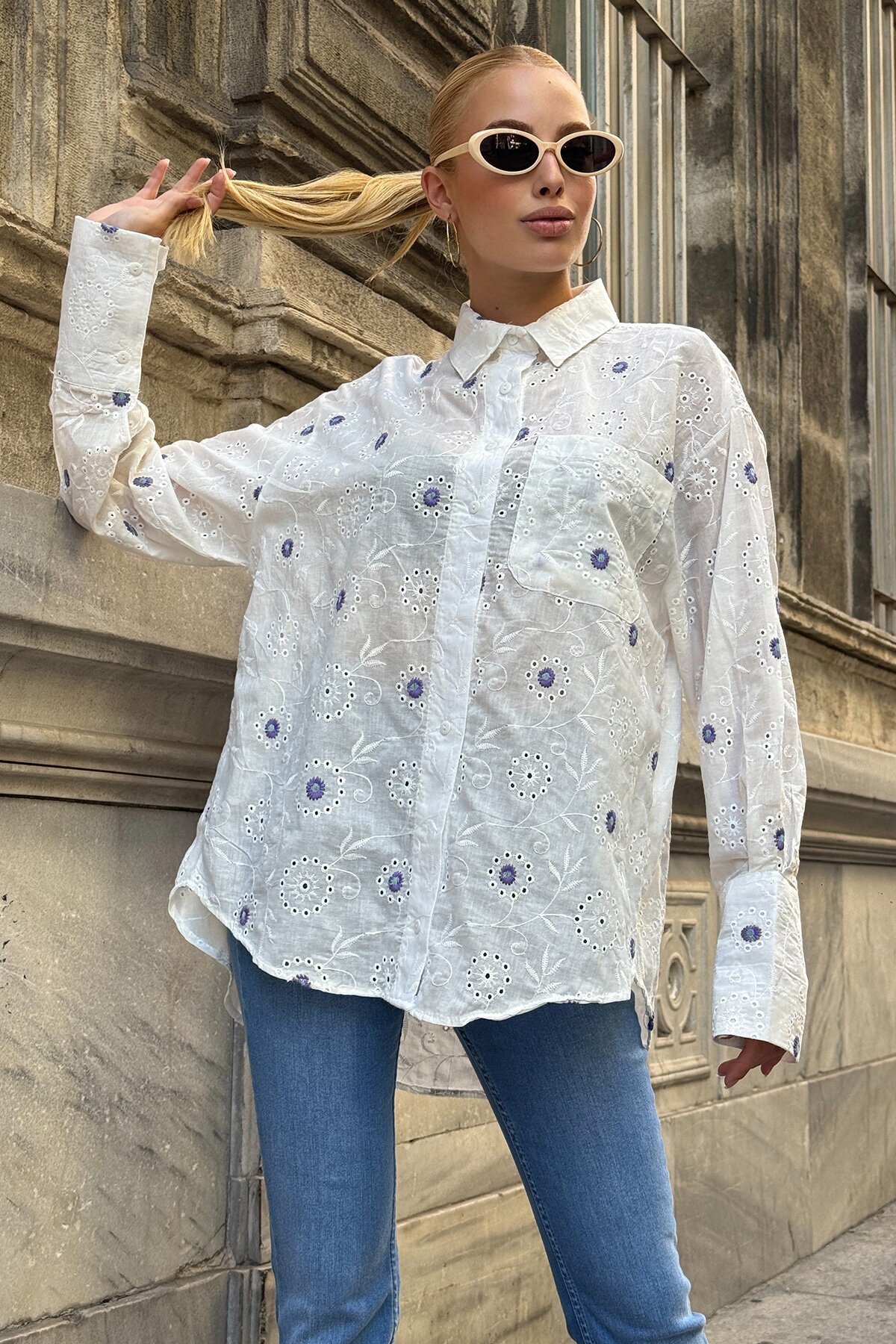 Mor Tek Cepli Önü Kısa Arkası Uzun Nakış İşlemeli Ajurlu Gömlek