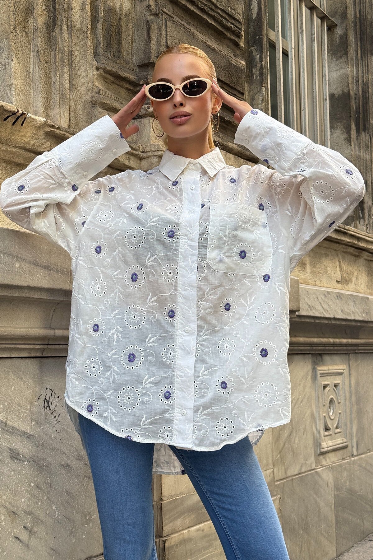 Mor Tek Cepli Önü Kısa Arkası Uzun Nakış İşlemeli Ajurlu Gömlek