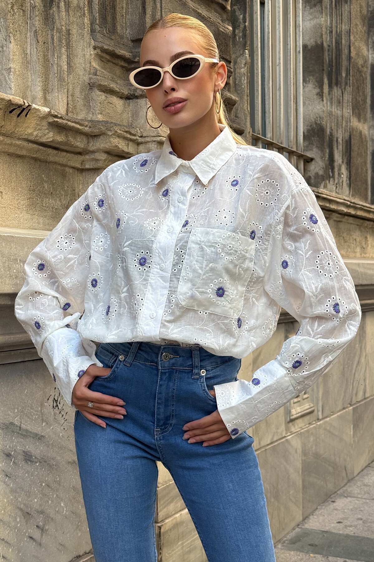 Mor Tek Cepli Önü Kısa Arkası Uzun Nakış İşlemeli Ajurlu Gömlek