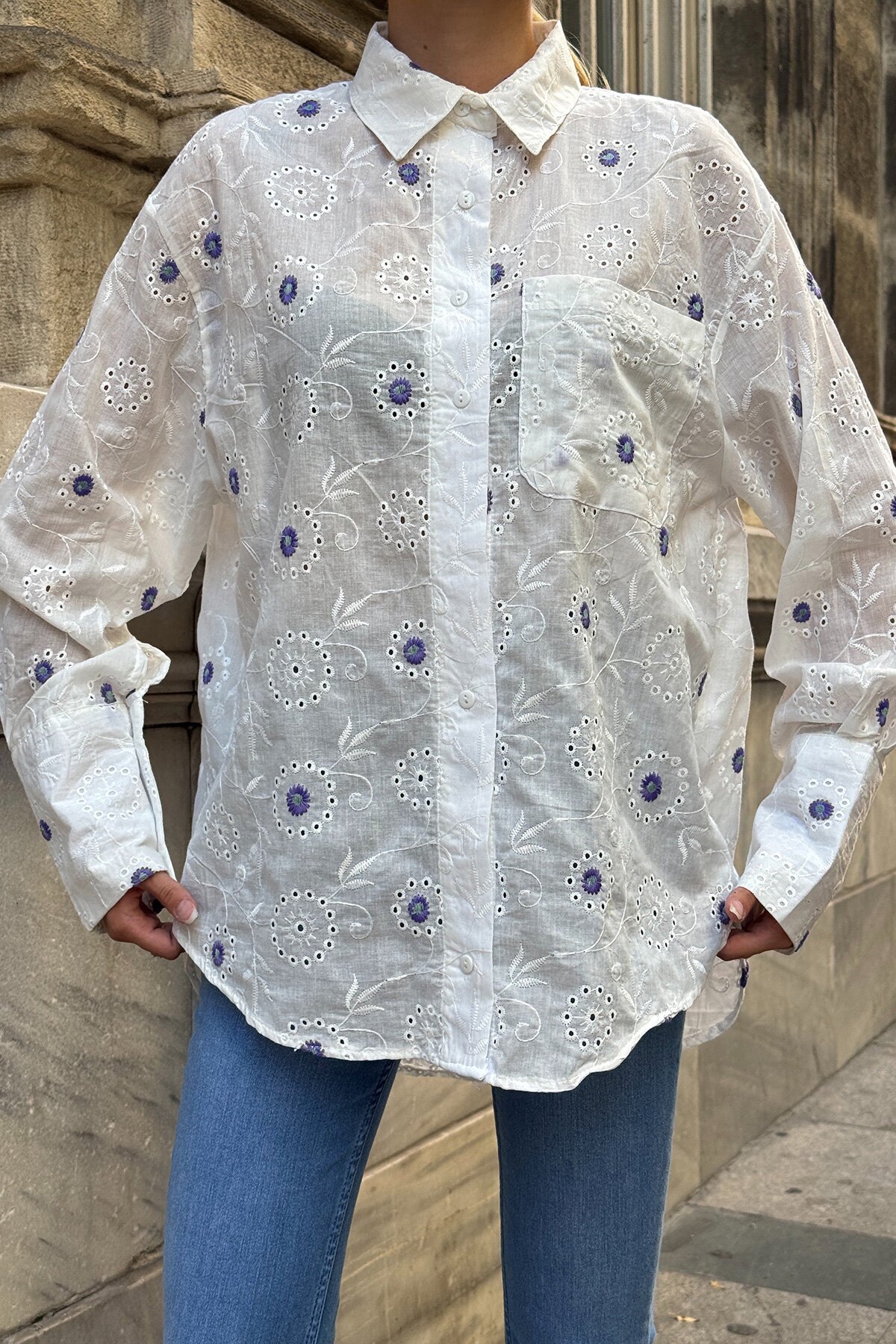 Mor Tek Cepli Önü Kısa Arkası Uzun Nakış İşlemeli Ajurlu Gömlek