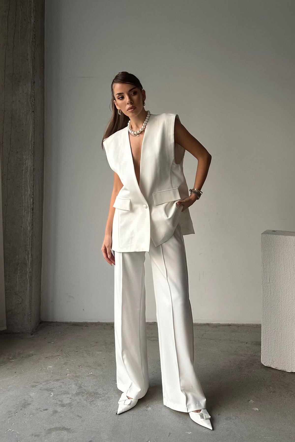 Beyaz Tek Düğmeli Cep Kapaklı Oversize Yelek