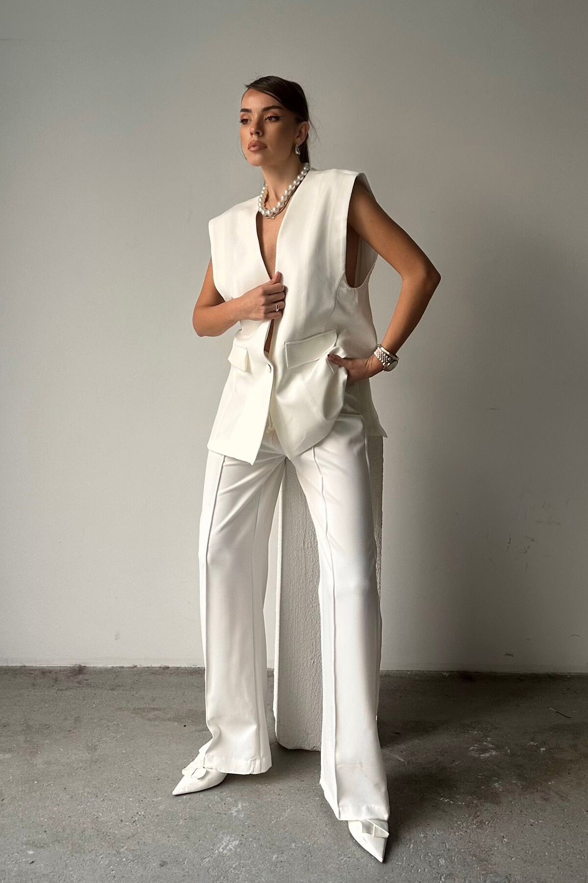 Beyaz Tek Düğmeli Cep Kapaklı Oversize Yelek