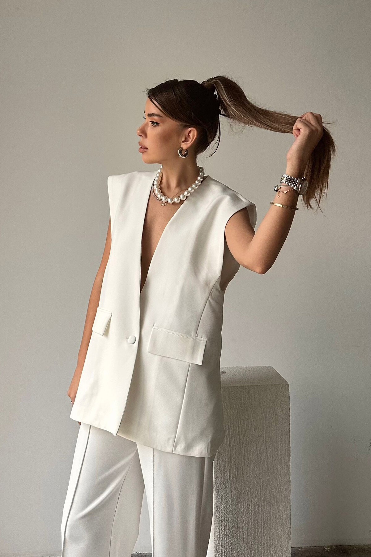 Beyaz Tek Düğmeli Cep Kapaklı Oversize Yelek