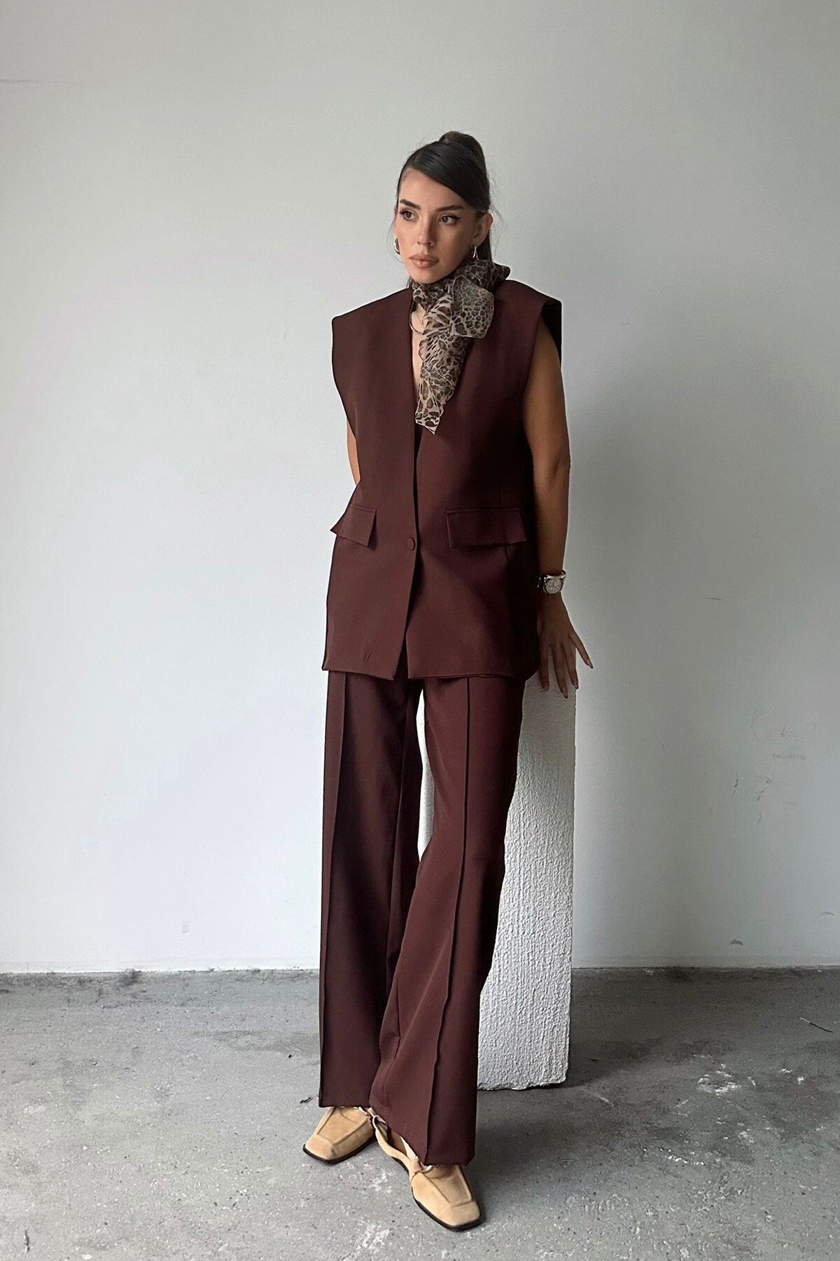 Kahverengi Tek Düğmeli Cep Kapaklı Oversize Yelek