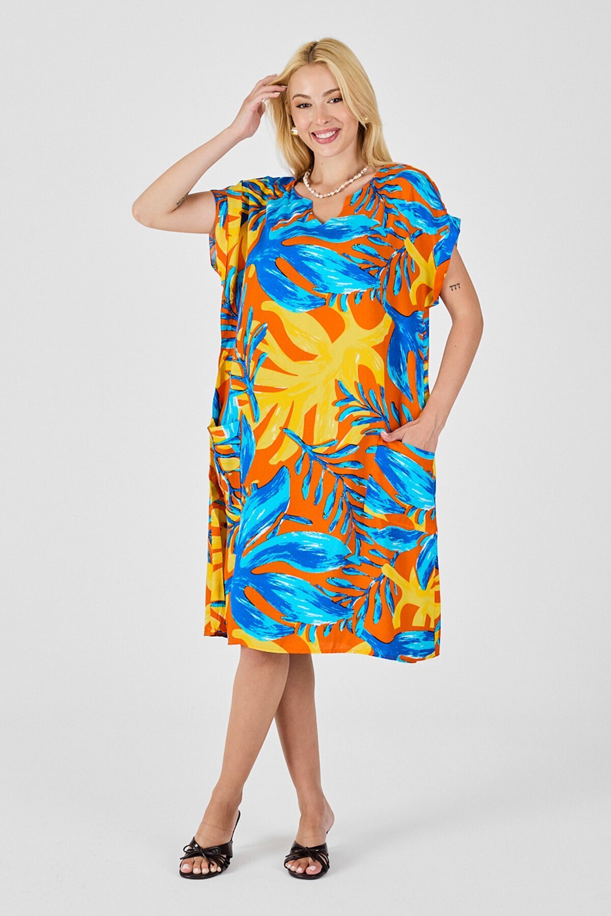 Mavi-Sarı Tropik Desenli V Yaka Rahat Kesim Elbise
