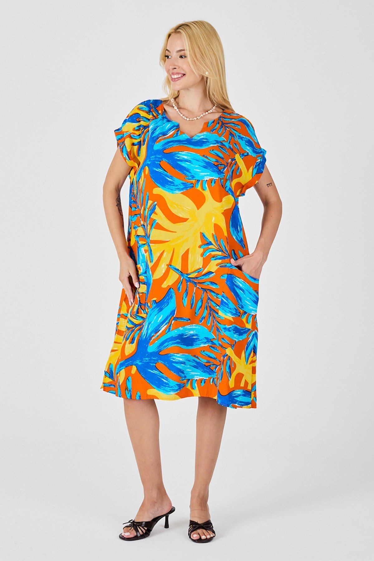 Mavi-Sarı Tropik Desenli V Yaka Rahat Kesim Elbise