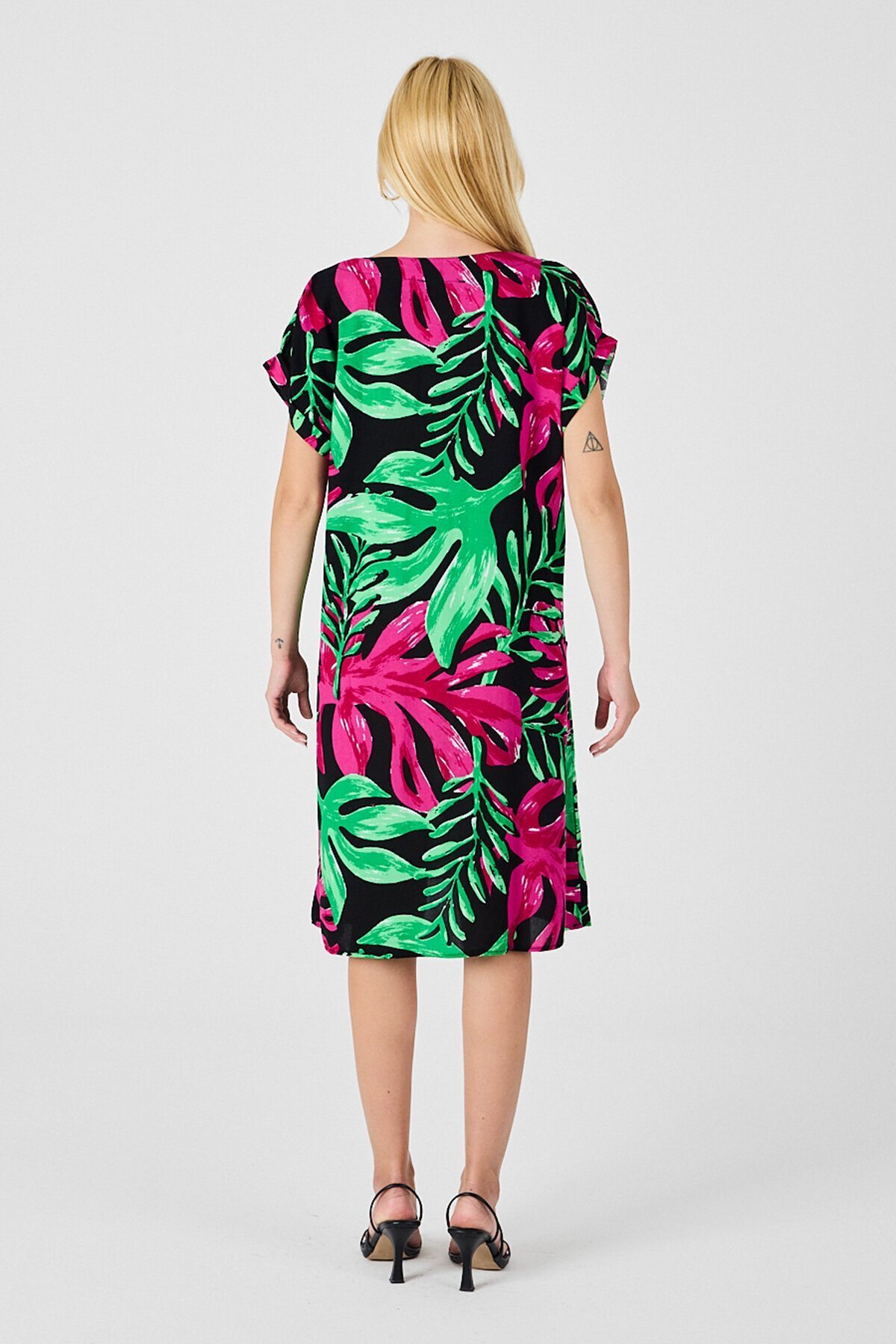 Yeşil-Fuşya Tropik Desenli V Yaka Rahat Kesim Elbise