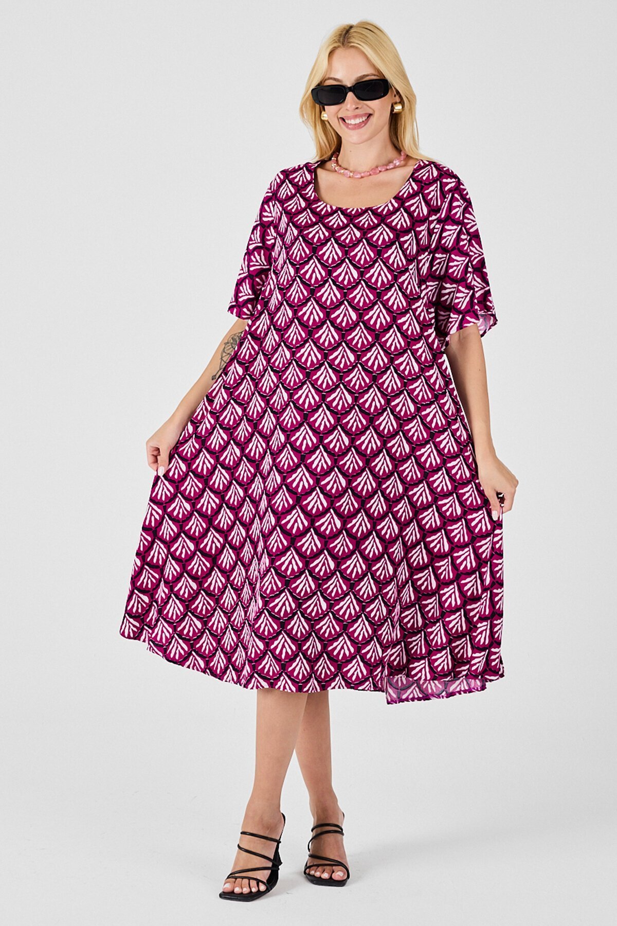 Fuşya U Yaka Kısa Kollu Midi Boy Desenli Elbise