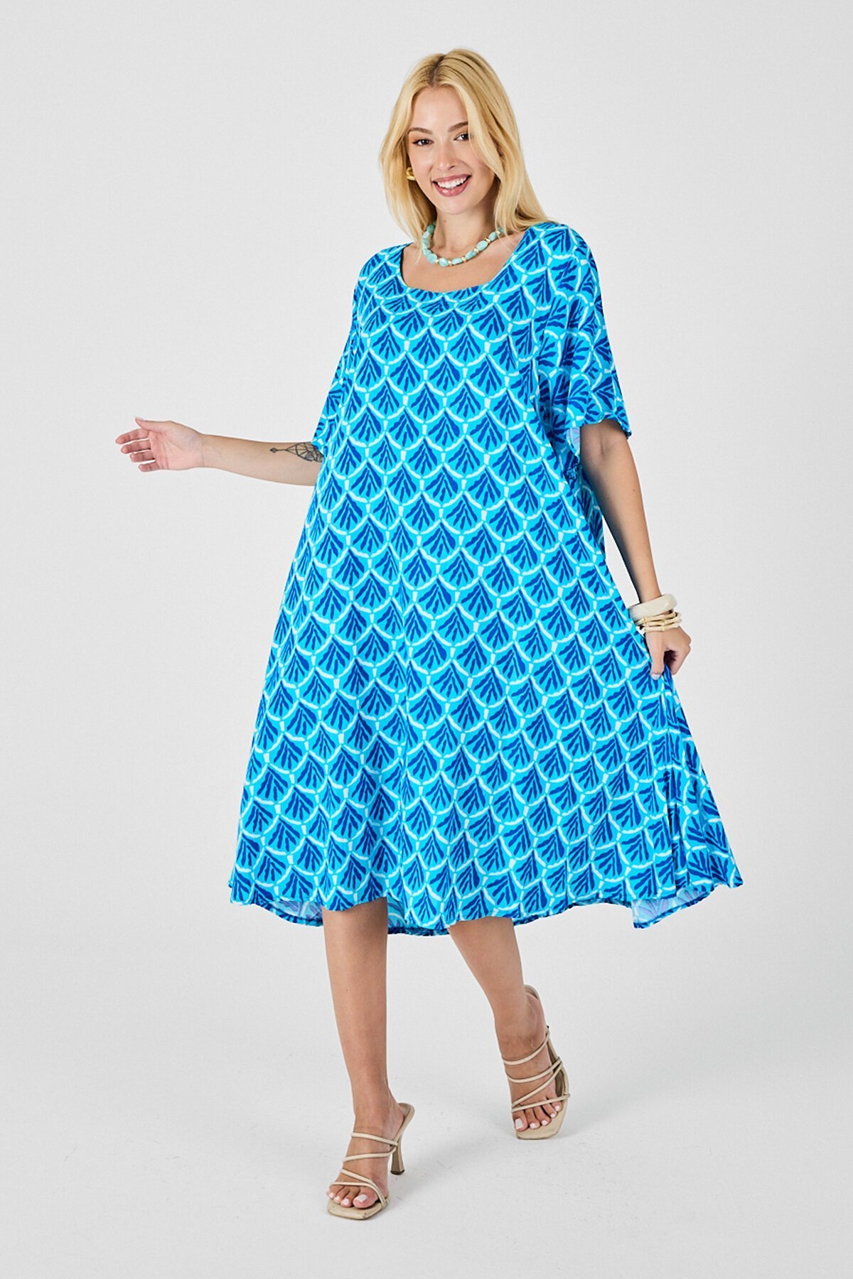 Bebe Mavi U Yaka Kısa Kollu Midi Boy Desenli Elbise