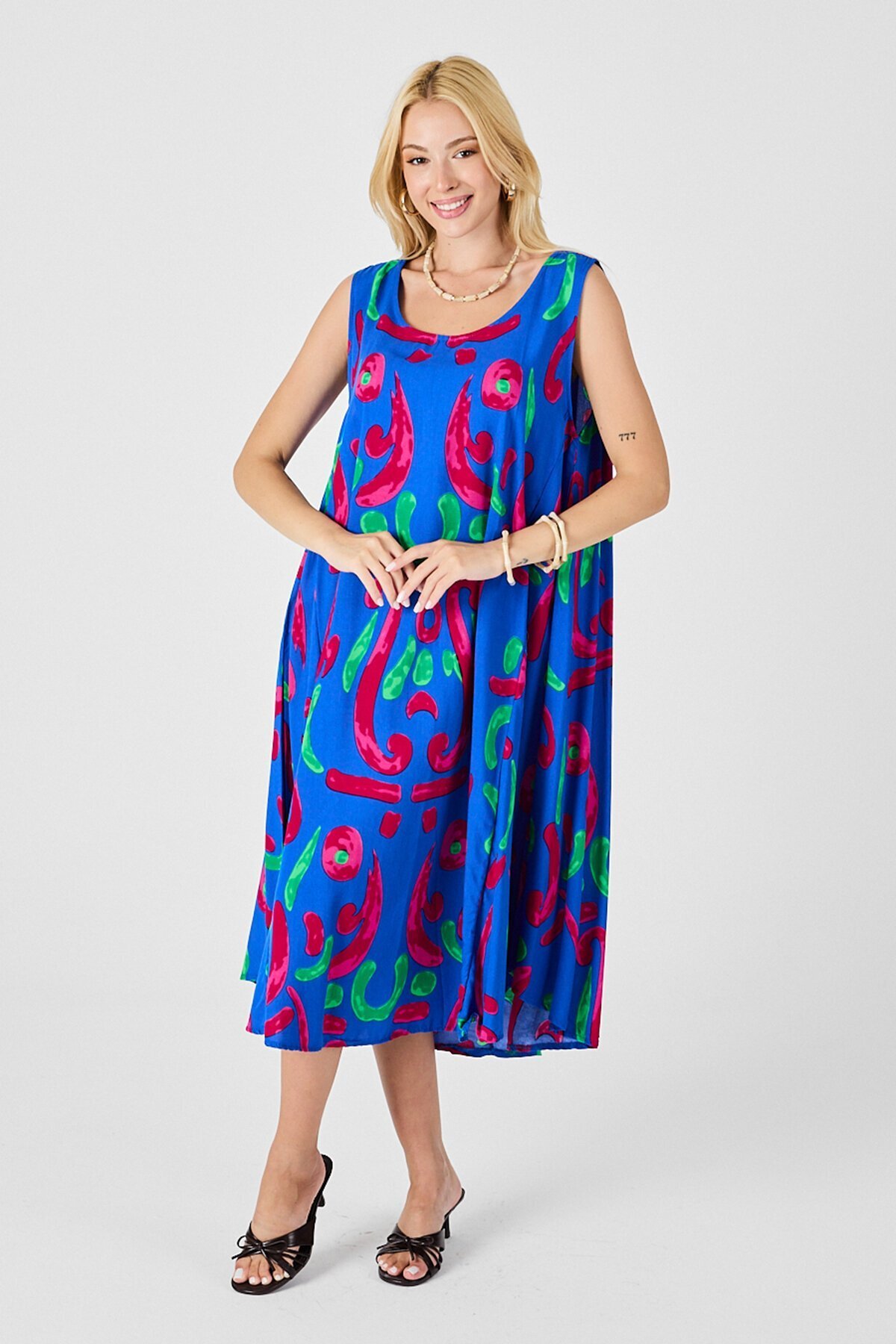 Mavi U Yaka Kolsuz Asimetrik Kesim Midi Boy Elbise