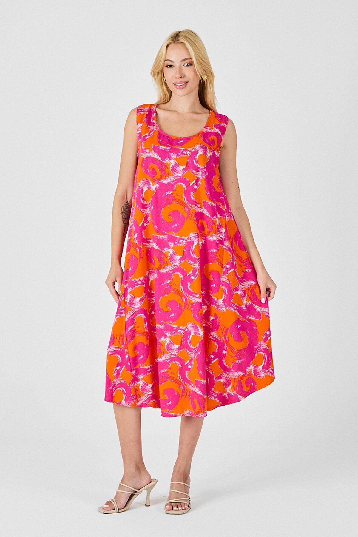 Turuncu U Yaka Kolsuz Asimetrik Kesim Midi Boy Elbise