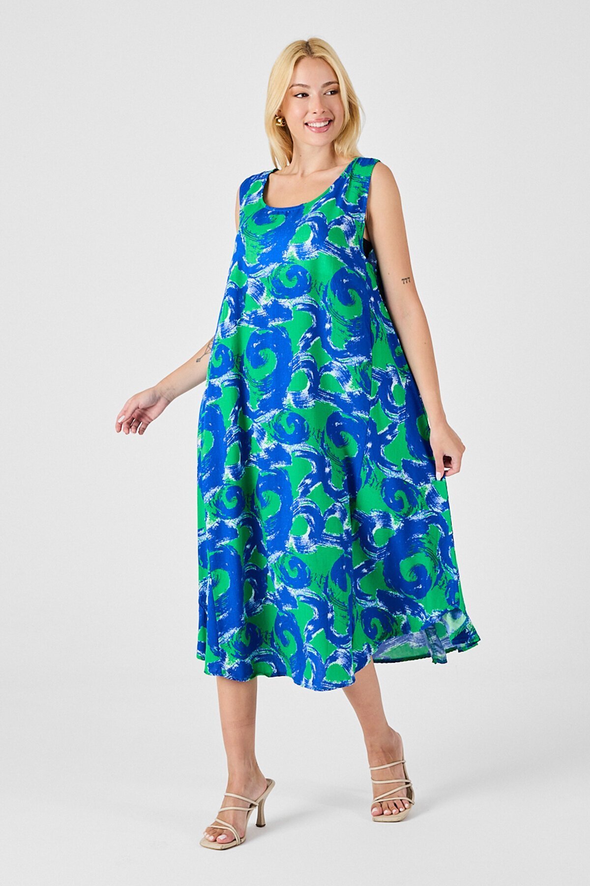 Cam Göbeği U Yaka Kolsuz Asimetrik Kesim Midi Boy Elbise