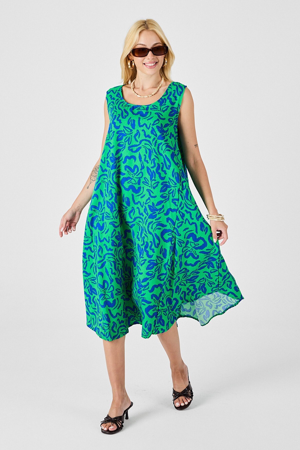 Yeşil Mavi U Yaka Kolsuz Eteği Asimetrik Kesim Desenli Midi Boy Elbise