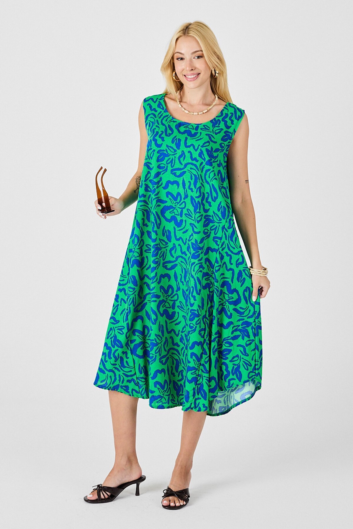 Yeşil Mavi U Yaka Kolsuz Eteği Asimetrik Kesim Desenli Midi Boy Elbise