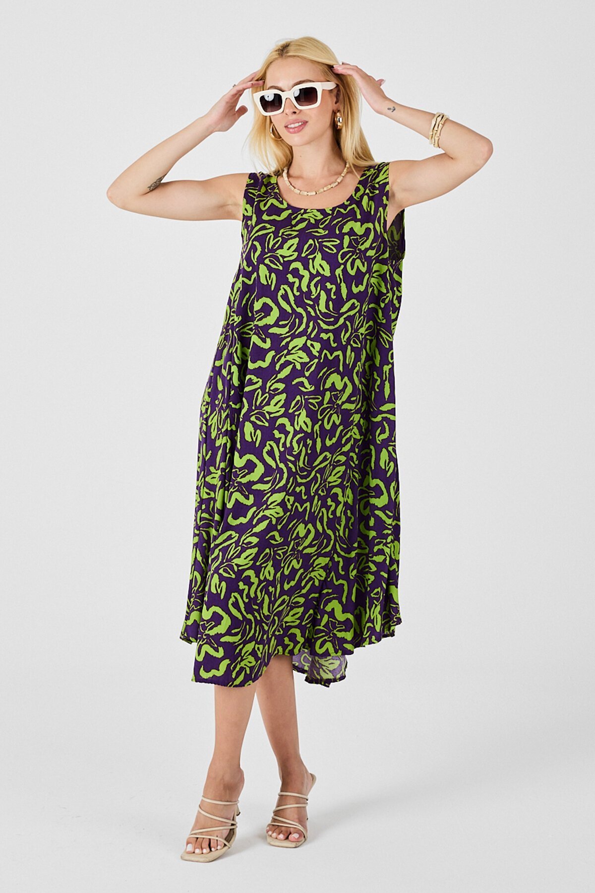 Mor U Yaka Kolsuz Eteği Asimetrik Kesim Desenli Midi Boy Elbise