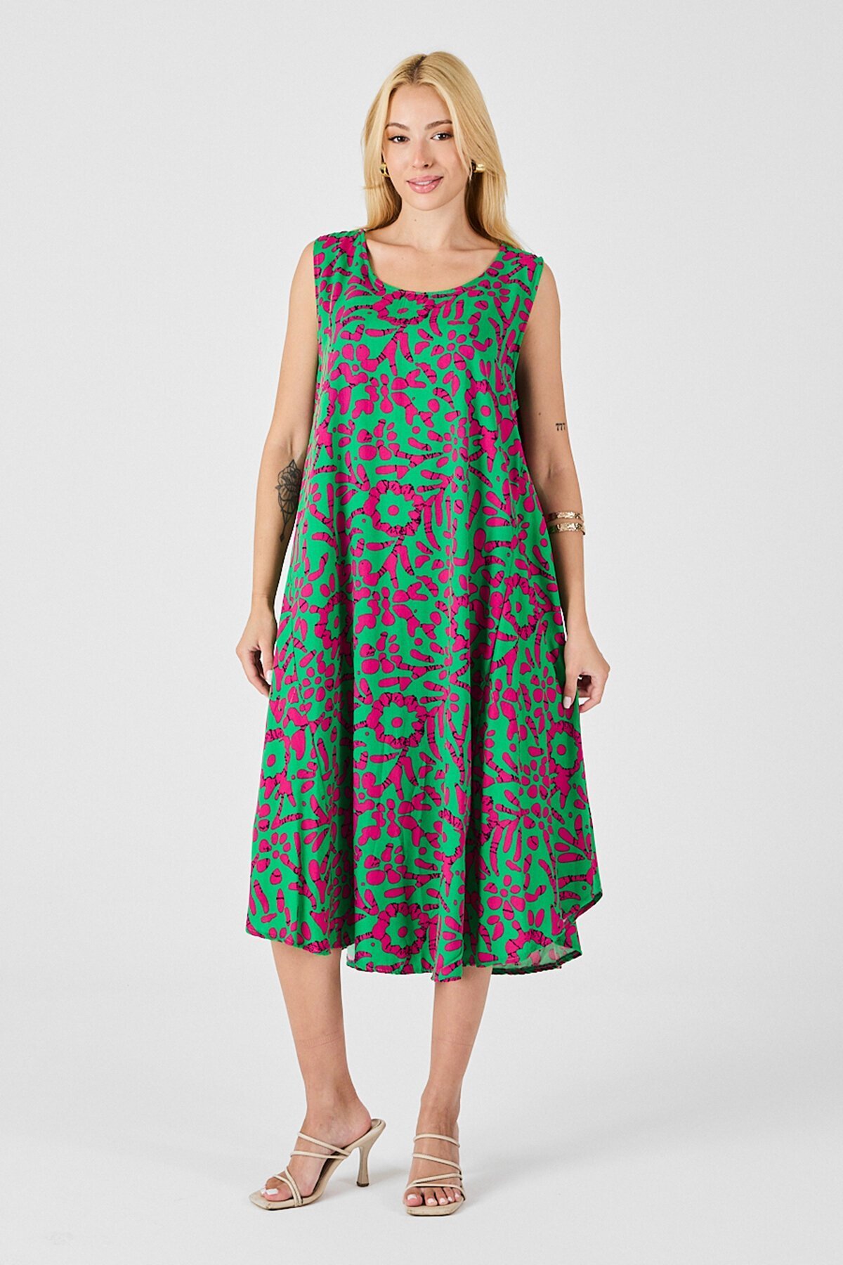 Yeşil-Fuşya U Yaka Kolsuz Eteği Asimetrik Kesim Desenli Midi Boy Elbise
