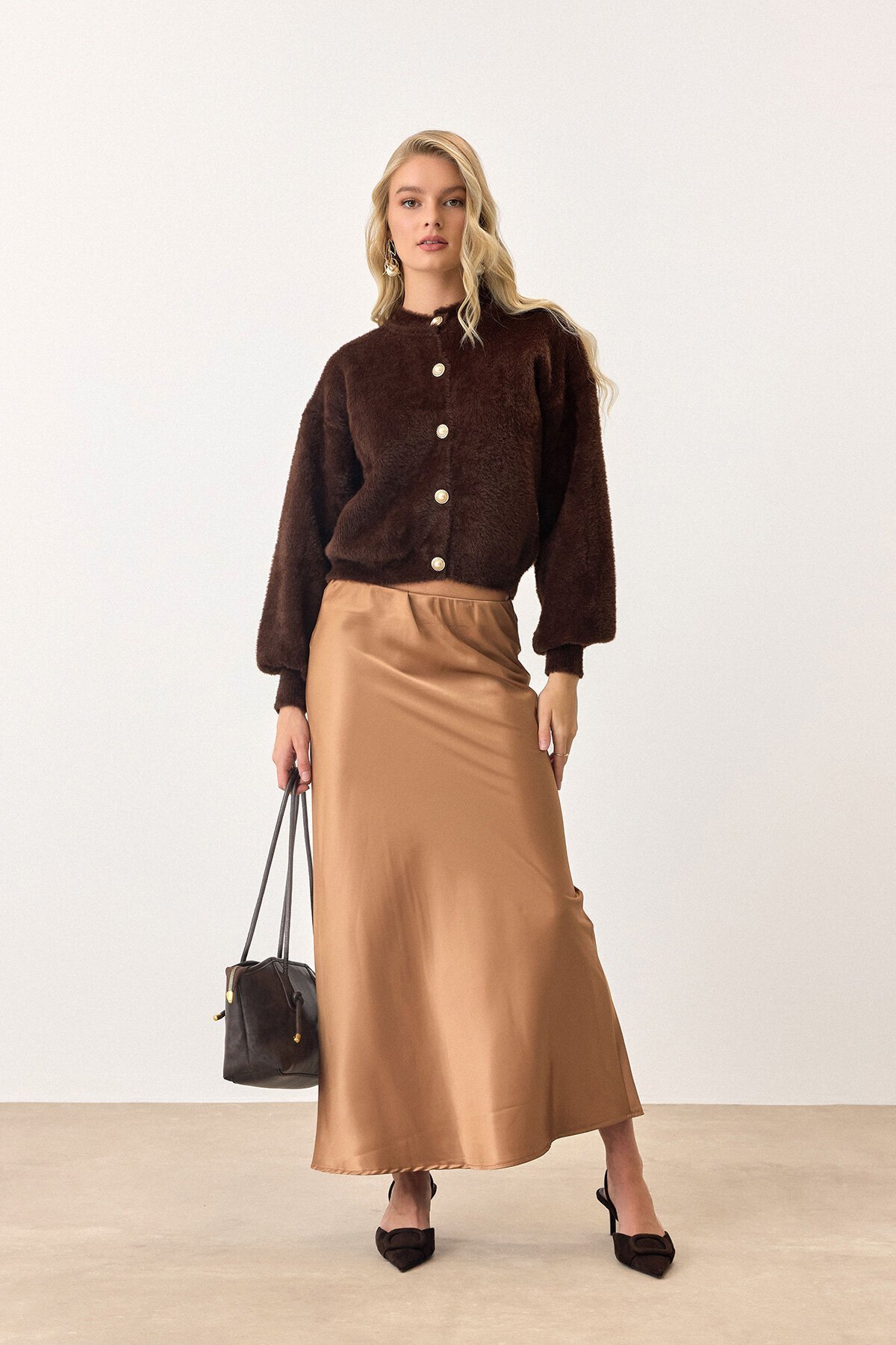 Kahverengi Uzun Kollu Düğmeli Tüylü Triko Hırka