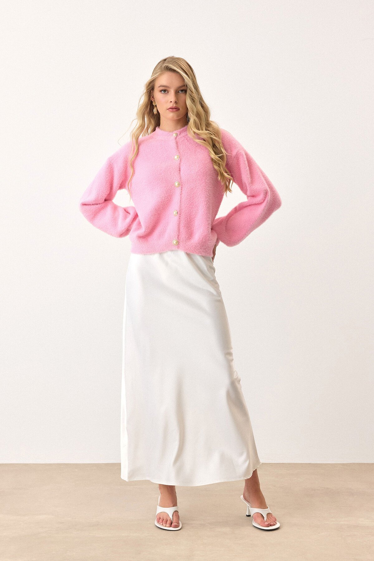 Pembe Uzun Kollu Düğmeli Tüylü Triko Hırka
